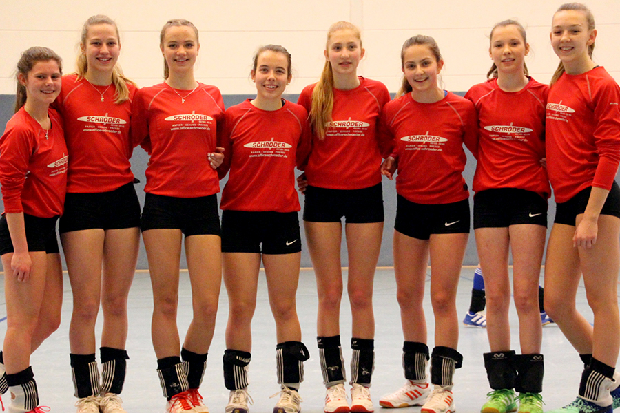 hinten v.l: Leonie Vogelhubert, Luca von Loh, Laura Kauk, Elisa Heins, Laura Kruse, Alina Karahmetovic, Helle Großmann, Merle Bremer. hinten v.l: Leonie Vogelhubert, Luca von Loh, Laura Kauk, Elisa Heins, Laura Kruse, Alina Karahmetovic, Helle Großmann, Merle Bremer.