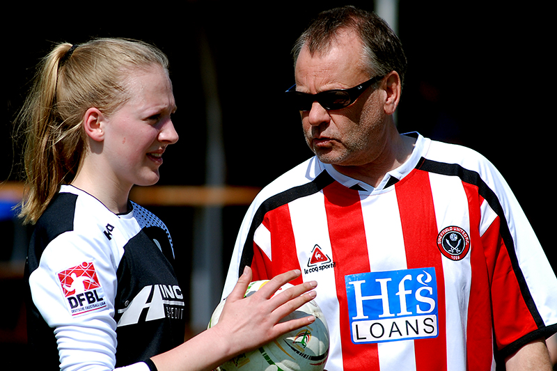 Vivien Werner holt sich Rat von Trainer Bernd Schnackenberg. Foto Bartsch Vivien Werner holt sich Rat von Trainer Bernd Schnackenberg. Foto Bartsch